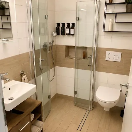 Modernes Privates Gaestezimmer In Mit Eigenem Bad & Terrassen Nutzung Ubytování v soukromí Hannover